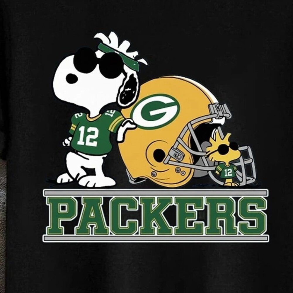 Green Bay Packers Snoopy Football Unisex T shirt 91 - Picture 2 of 5